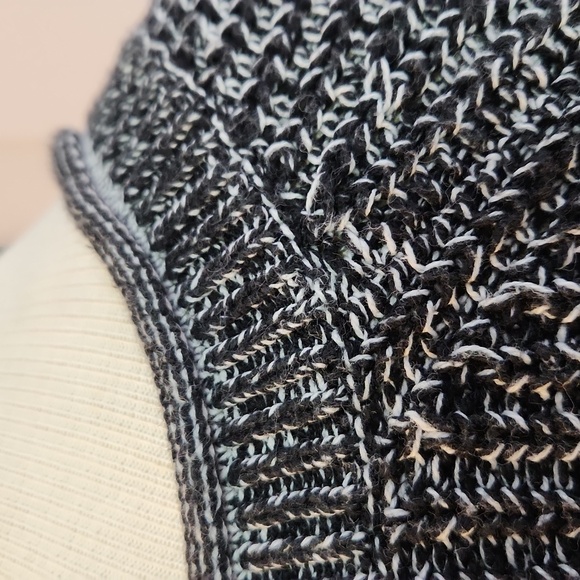Ellen Tracy black marled sweater L knit crewneck hi lo hem black white comfy - Picture 10 of 14